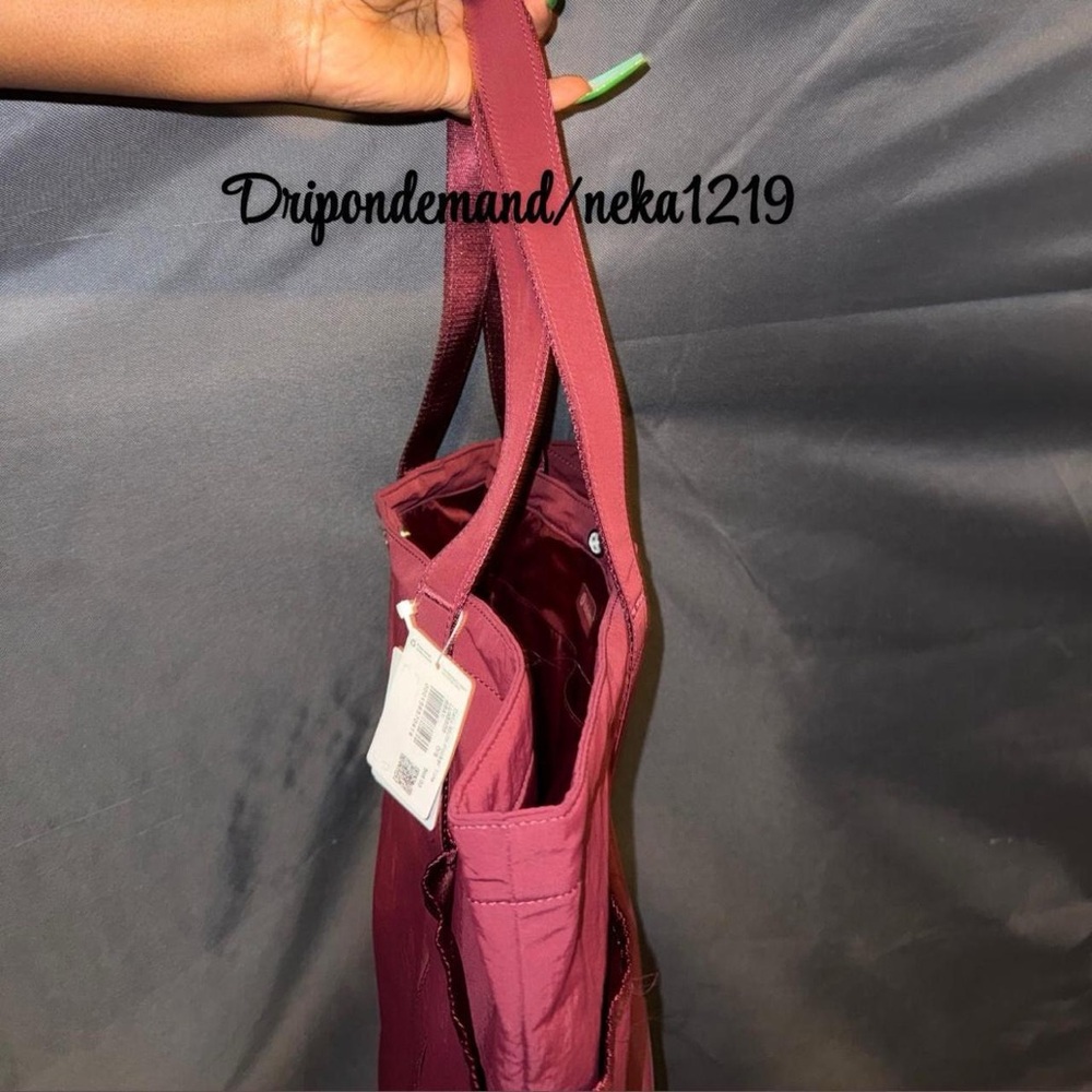 Lululemon Daily Multi-Pocket Tote Bag 20L- Burgundy Bay - Picture 4 of 11